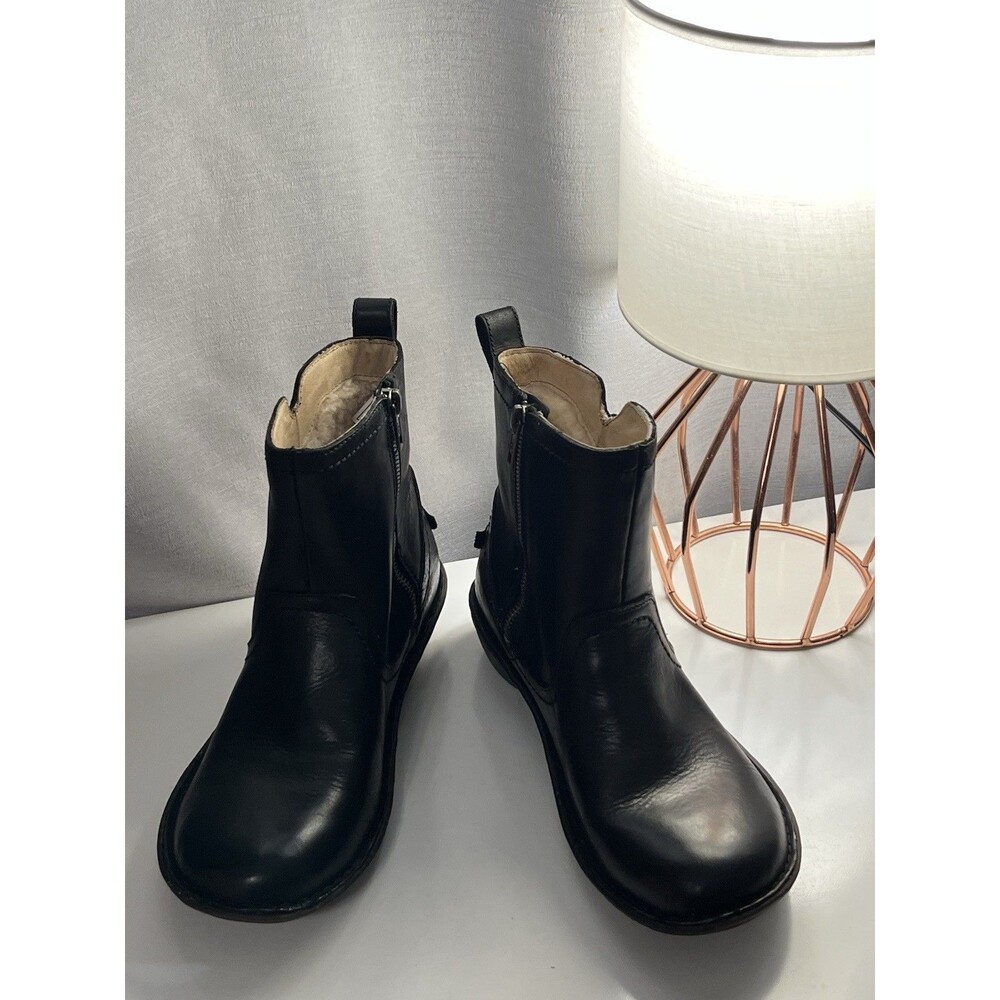 UGG Australia Neevah 1004177 Black Leather Shearling Ankle Boots Women’s Size 8